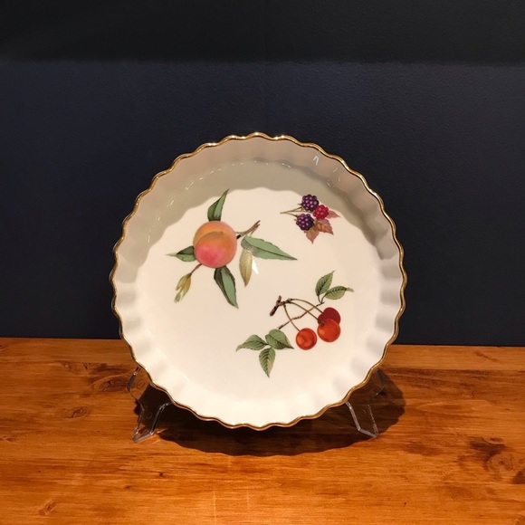 1961 Royal Worcester Evesham Gold Trimmed Quiche or Tart Dish - Picture 1 of 9